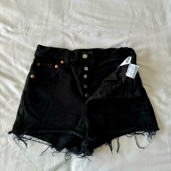 Levi’s Ribcage Short - Picture 3 of 5